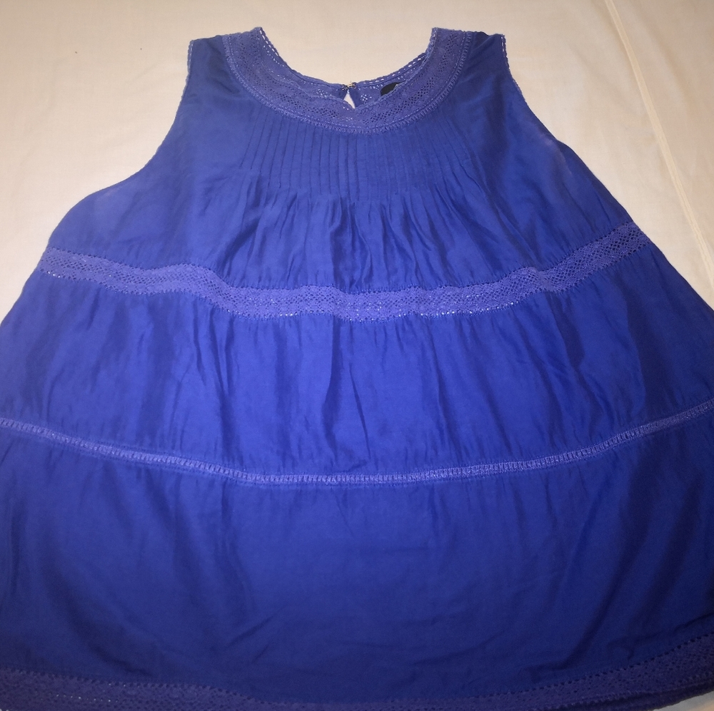 Sleeveless swing top